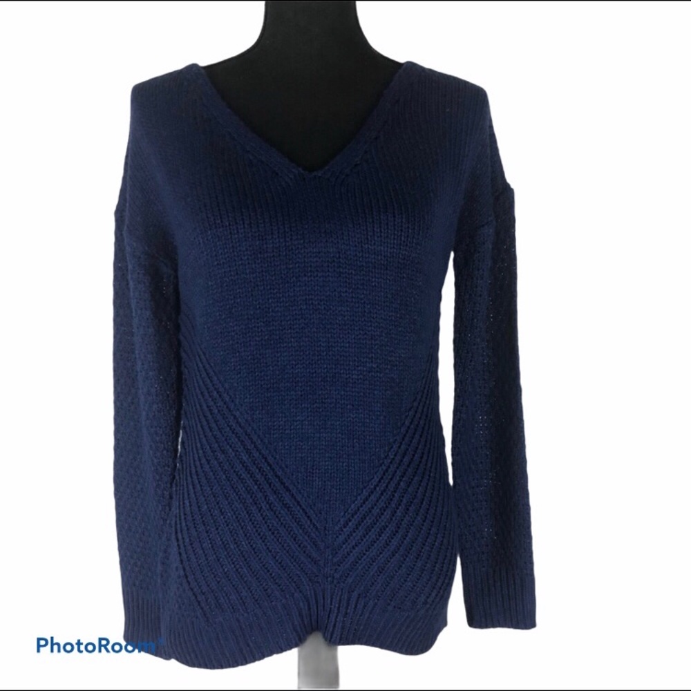 True Craft Ladies V- neck sweater